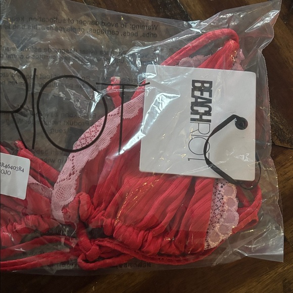 Beach Riot NWT Winona Top Holly Jolly Size Medium in Red - Picture 6 of 8